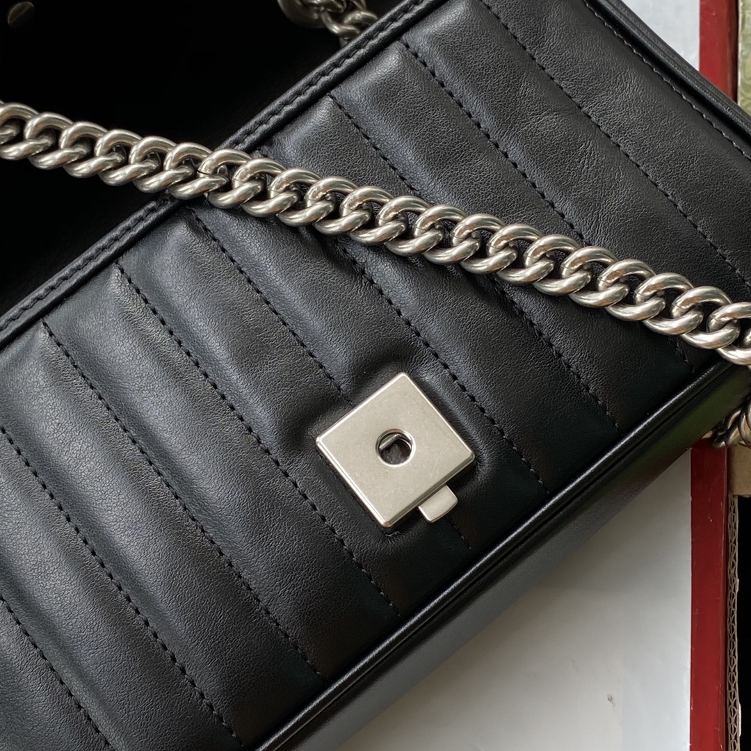 Gucci Bag Collection crafted with premium materials and signature design 3