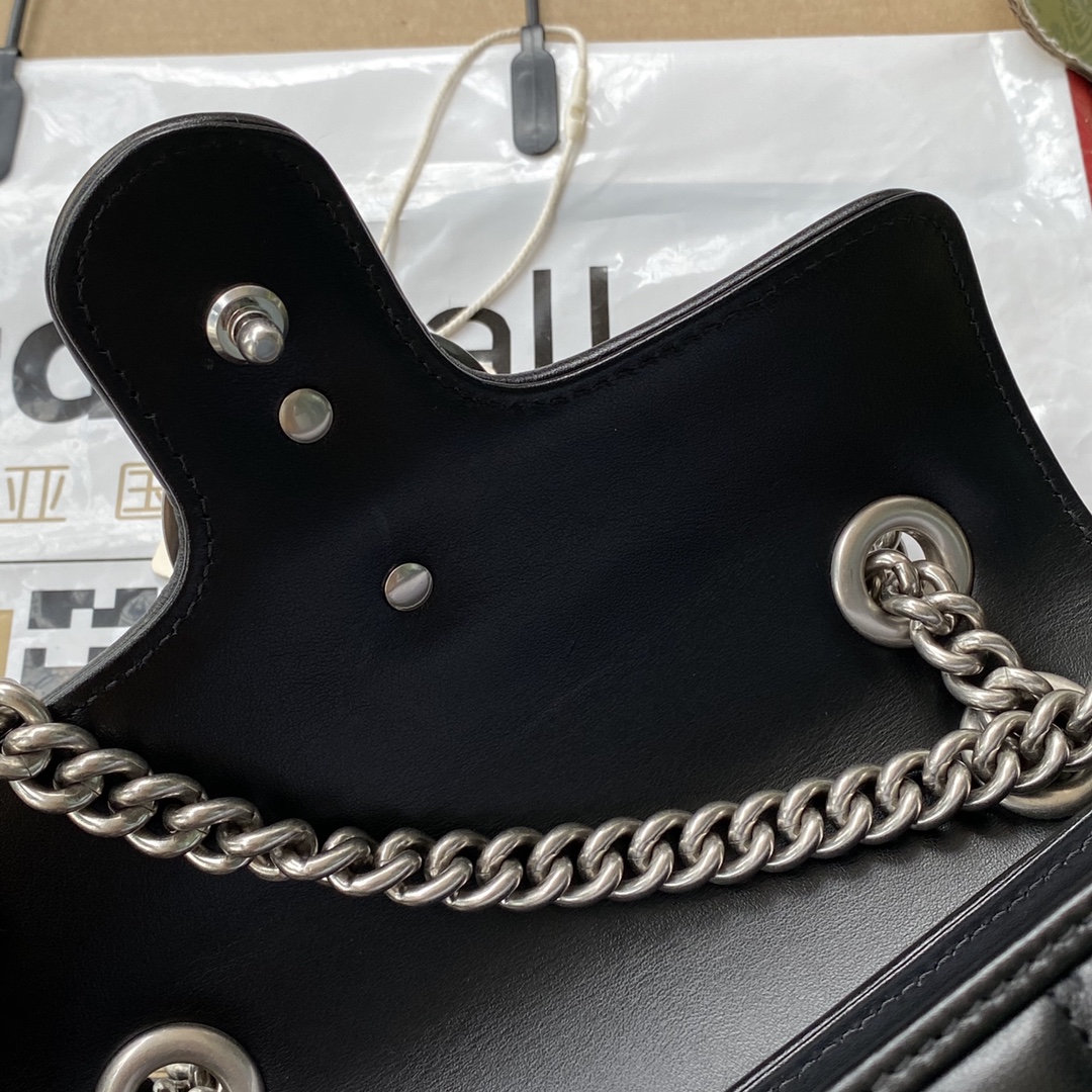 Gucci Bag Collection crafted with premium materials and signature design 2