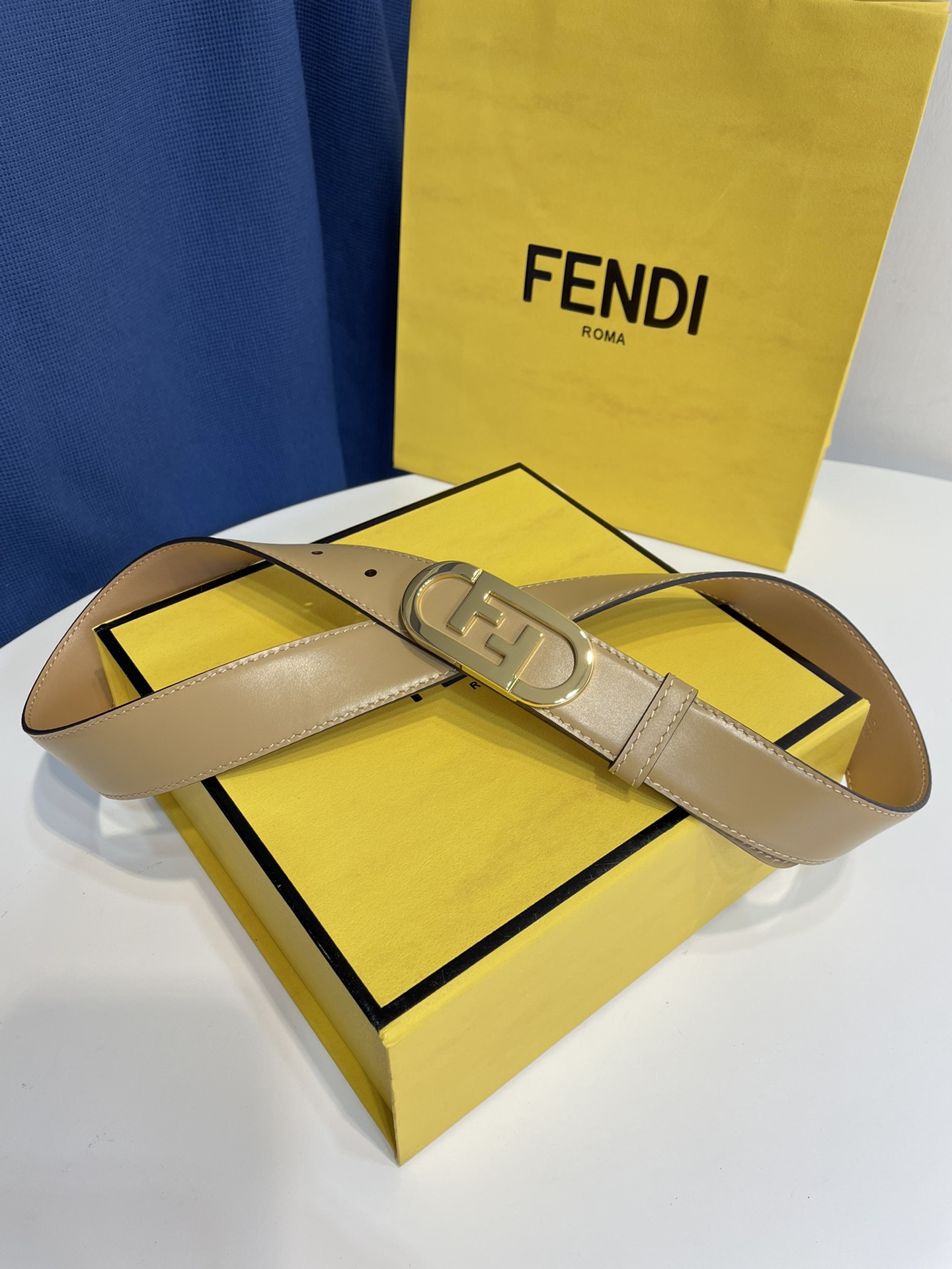 Fendi 五金做工精细 线条流畅 表面光滑 𝐙𝐏电镀工艺 香港通关【𝐇𝐀𝐀𝐒】 进口皮料