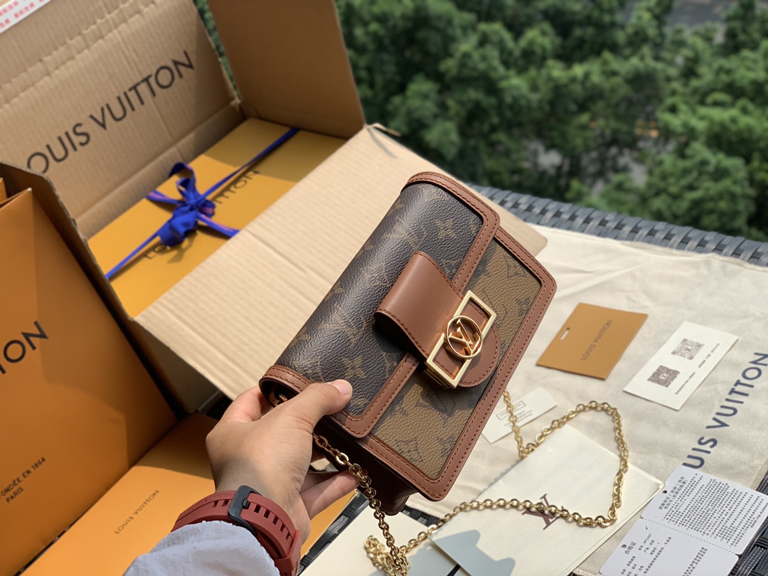 🌼 m68746尺寸18.5×12×5cm 买它没错！达芙妮woc时尚爆款一定有他的名字，也是二级市场 