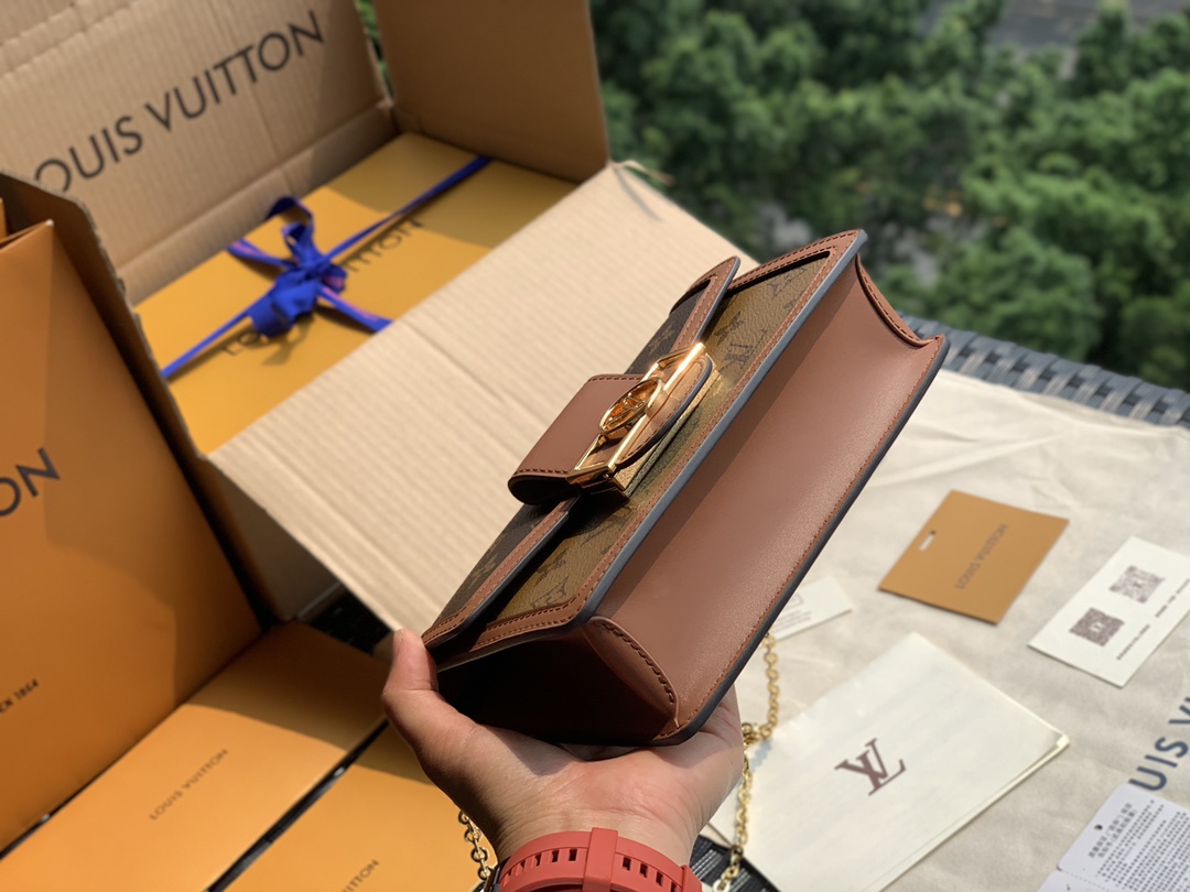 🌼 m68746尺寸18.5×12×5cm 买它没错！达芙妮woc时尚爆款一定有他的名字，也是二级市场 