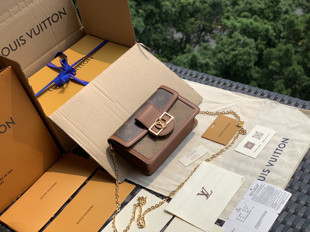 🌼 m68746尺寸18.5×12×5cm 买它没错！达芙妮woc时尚爆款一定有他的名字，也是二级市场 