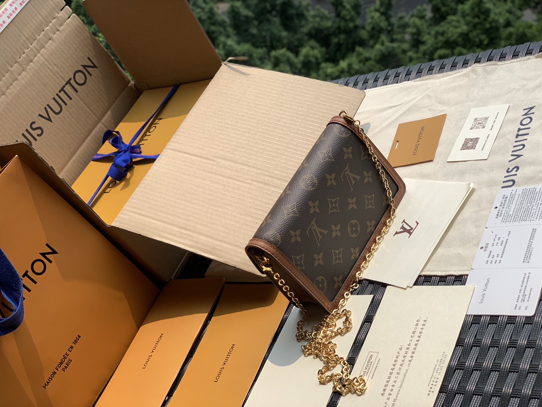 🌼 m68746尺寸18.5×12×5cm 买它没错！达芙妮woc时尚爆款一定有他的名字，也是二级市场 