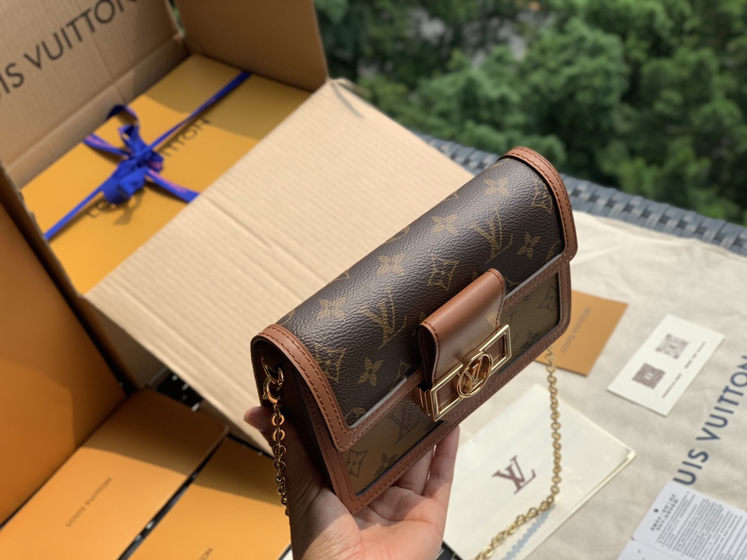 🌼 m68746尺寸18.5×12×5cm 买它没错！达芙妮woc时尚爆款一定有他的名字，也是二级市场 