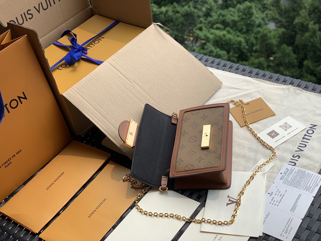 🌼 m68746尺寸18.5×12×5cm 买它没错！达芙妮woc时尚爆款一定有他的名字，也是二级市场 