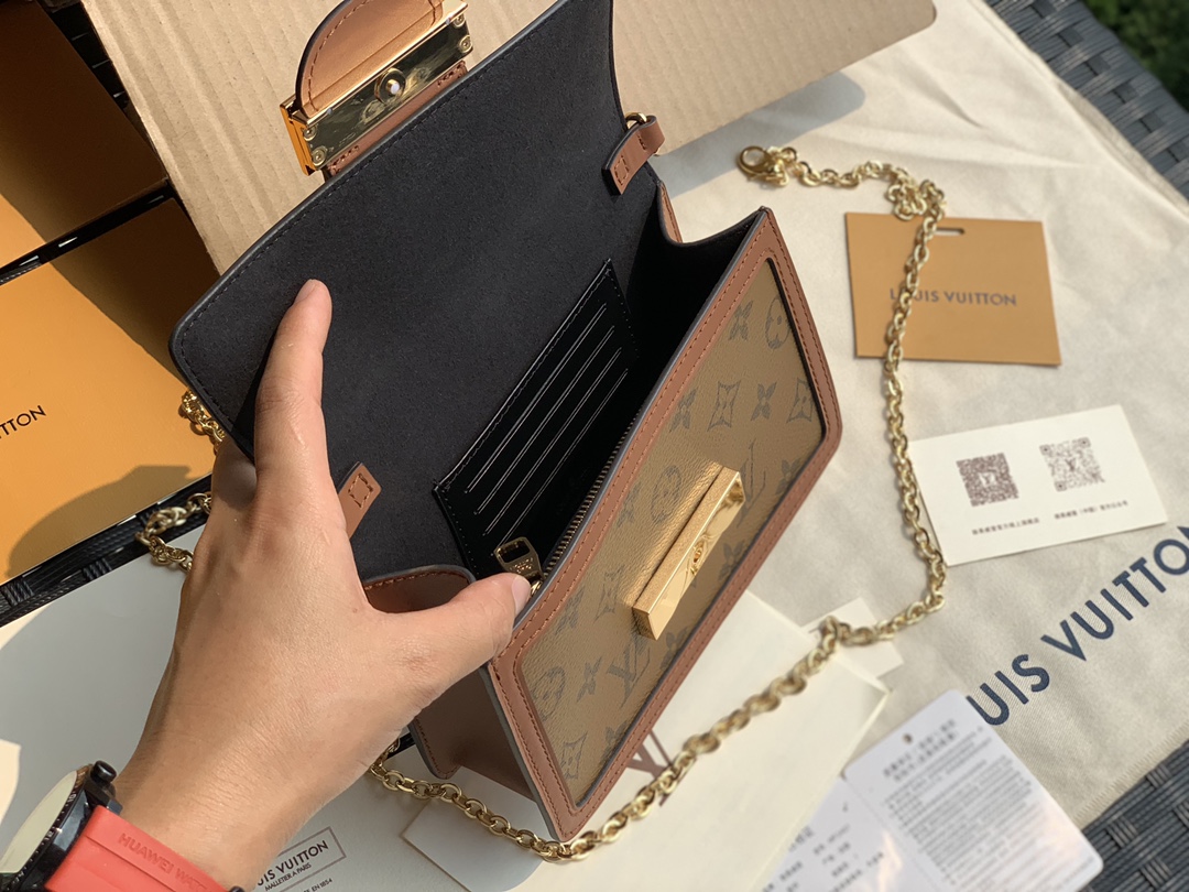 🌼 m68746尺寸18.5×12×5cm 买它没错！达芙妮woc时尚爆款一定有他的名字，也是二级市场 