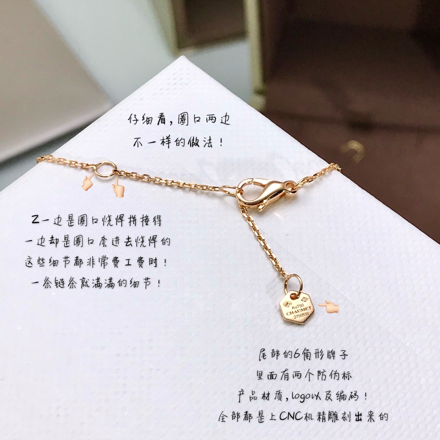 批发价💰125
重磅重工推荐！Bee my love三环蜂巢项链，寓意超好[机智]
Bee:丰裕富足，稳固坚实，甜蜜幸福！
My:属于自己了风格和光彩，独一无二的自己！Love:对生命的热爱，永恒的爱！
蜂巢上边有12颗特定进口钻，真心真心真心不容易，工艺难度在于蜂巢边缘棱角的尖度，丝毫不夸张，做到一致Z零缝隙的工艺，要达到这个效果，非常非常的不容易，且要用精密的钻石刀对边缘进行雕刻，才有这样的效果！只有购入Z才能做到一样样，不知道的以为是三个配件分开的，可以移动的😂再来看更重要的一点，还要把机器调到最慢的速度雕，不能快，快了会在边缘留下刀痕，只有慢慢的雕，因此机控的速度也要慢，不能快，掌控得非常到位，所以成本之高自己感受！再者愿每个佩戴者都能像小蜜蜂一样努力前进，把最甜的蜂蜜就给自己！