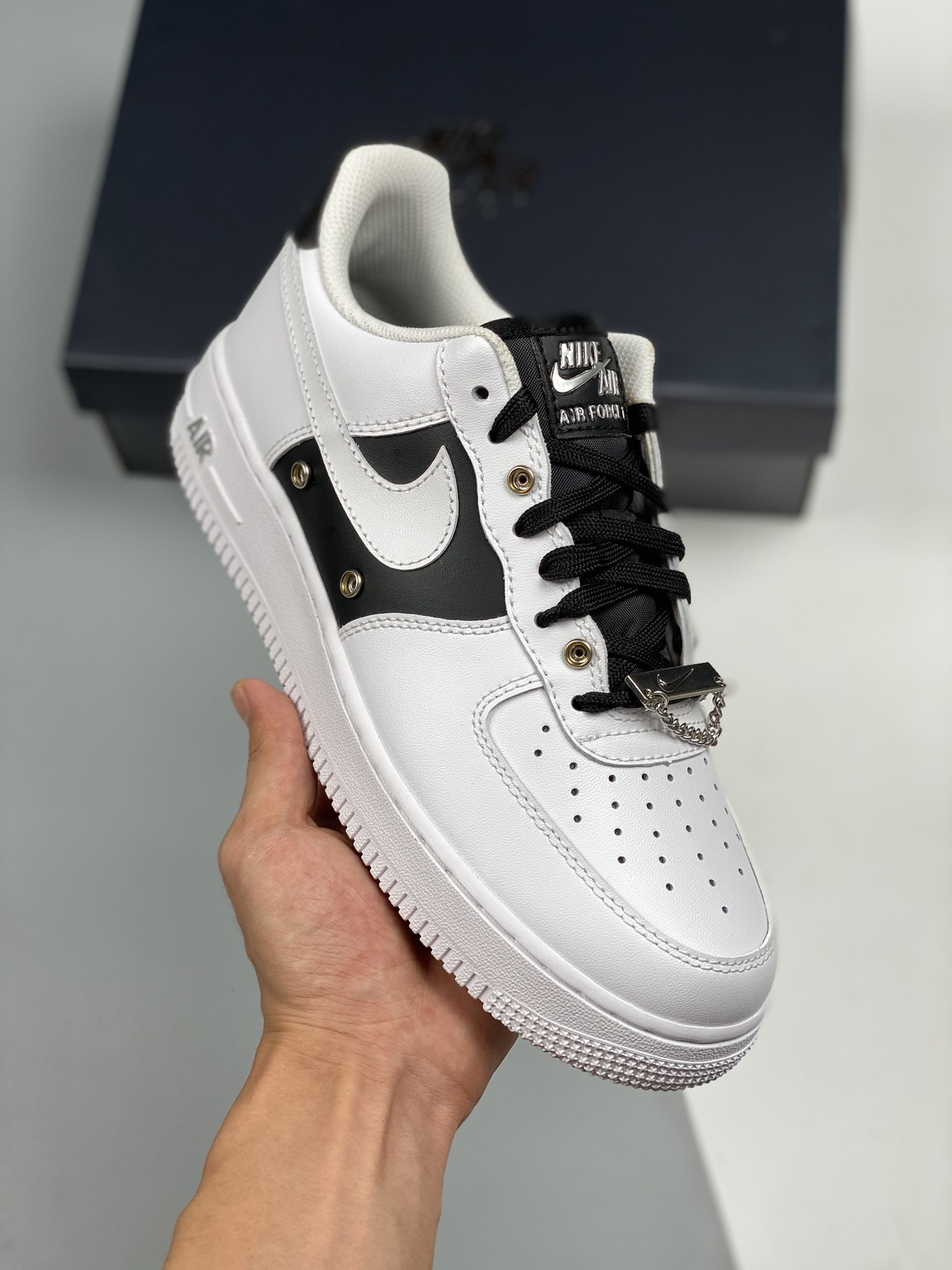 Nike Air Force 1 Low Hebilla Plateada Blanco/Negro 空军一号低帮休闲板鞋 原厂皮料 原楦原纸板 纯正版型 高清洁度 内置全掌气垫 货号：DA8571-100 Size：36 36.5 37…