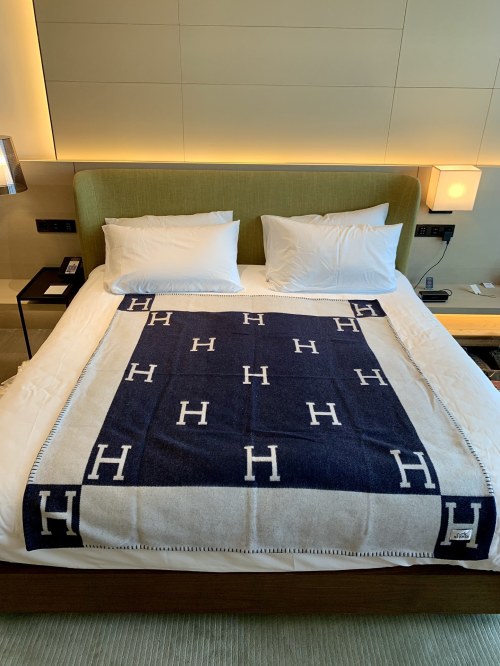 Hermes Navy Blue Cashmere Blanket 170*135cm Double-Sided Jacquard Reversible 1 Hermes Navy Blue Cashmere Blanket 170*135cm Double-Sided Jacquard Reversible