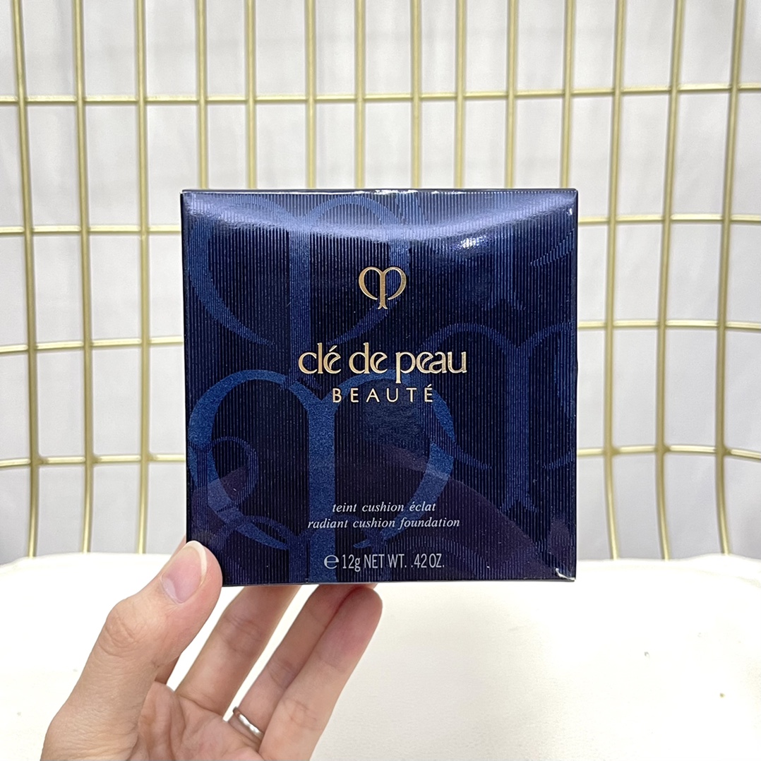 Clé de Peau Beauté Radiant Cushion Foundation - Ivory L10, 0.42 oz 1 i1632776293 3470 0