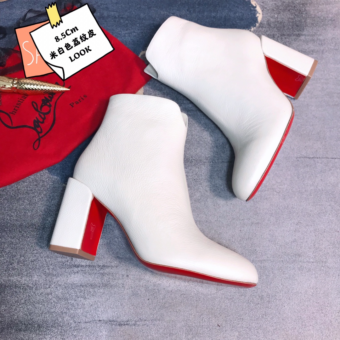 NO:337201,High-end customized autumn and winter boot series!  H8.5Cm, size 35-42. Private mold trademark zipper, 31-08 m white lyre pattern leather. Official website synchronization Standard European code Reference:31-08 Color:Rice white Material:cowhide Lining:goat leather Heel height:8.5Cm Sole:leather sole Size:EUR 35-42 (US 4-11):,,christian louboutin,boots19860909高端订制一秋冬靴系列！ H8.5Cm,尺码35-42码.私模商标拉链, 31-08米白荔纹皮.官网同步 标准欧码 Reference:31-08 Color:Rice white Material:cowhide Lining:goat leather Heel heigh:8.5Cm Sole:leather sole Size:EUR 35－42（US 4一11) :,,christian louboutin,boots,Women's Shoes