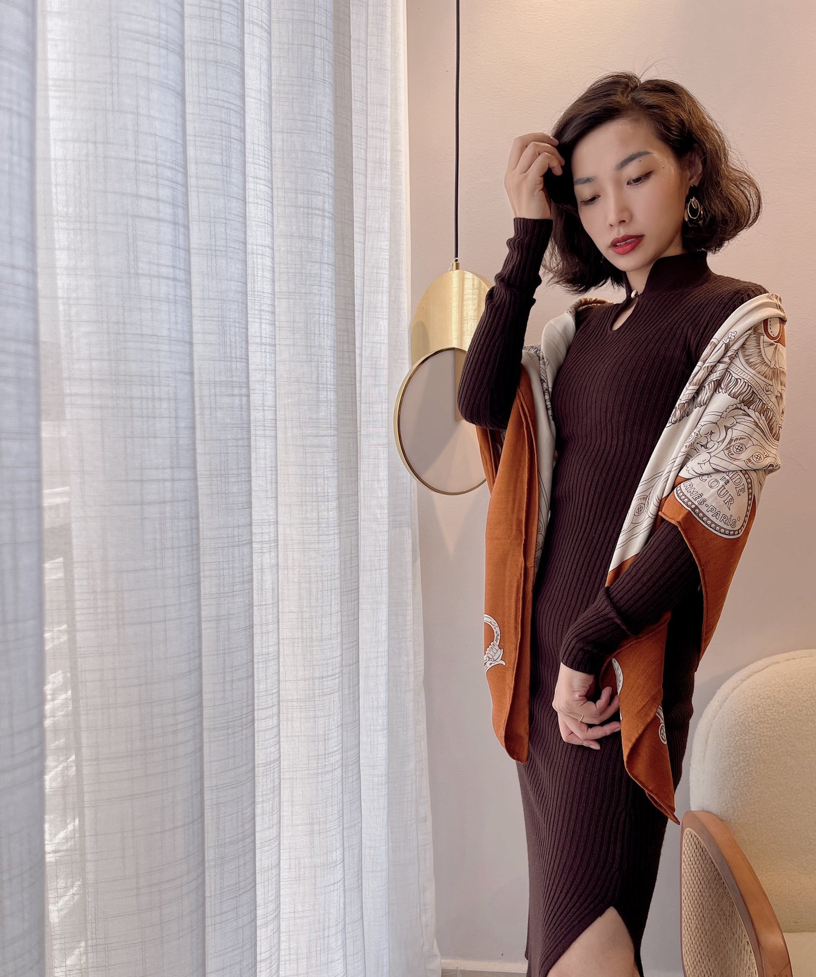 爱马仕的棕色绝对是很多品味人士秋冬最爱的颜色!很多人的Dream Colour!时尚腔调~可以很好的搭配