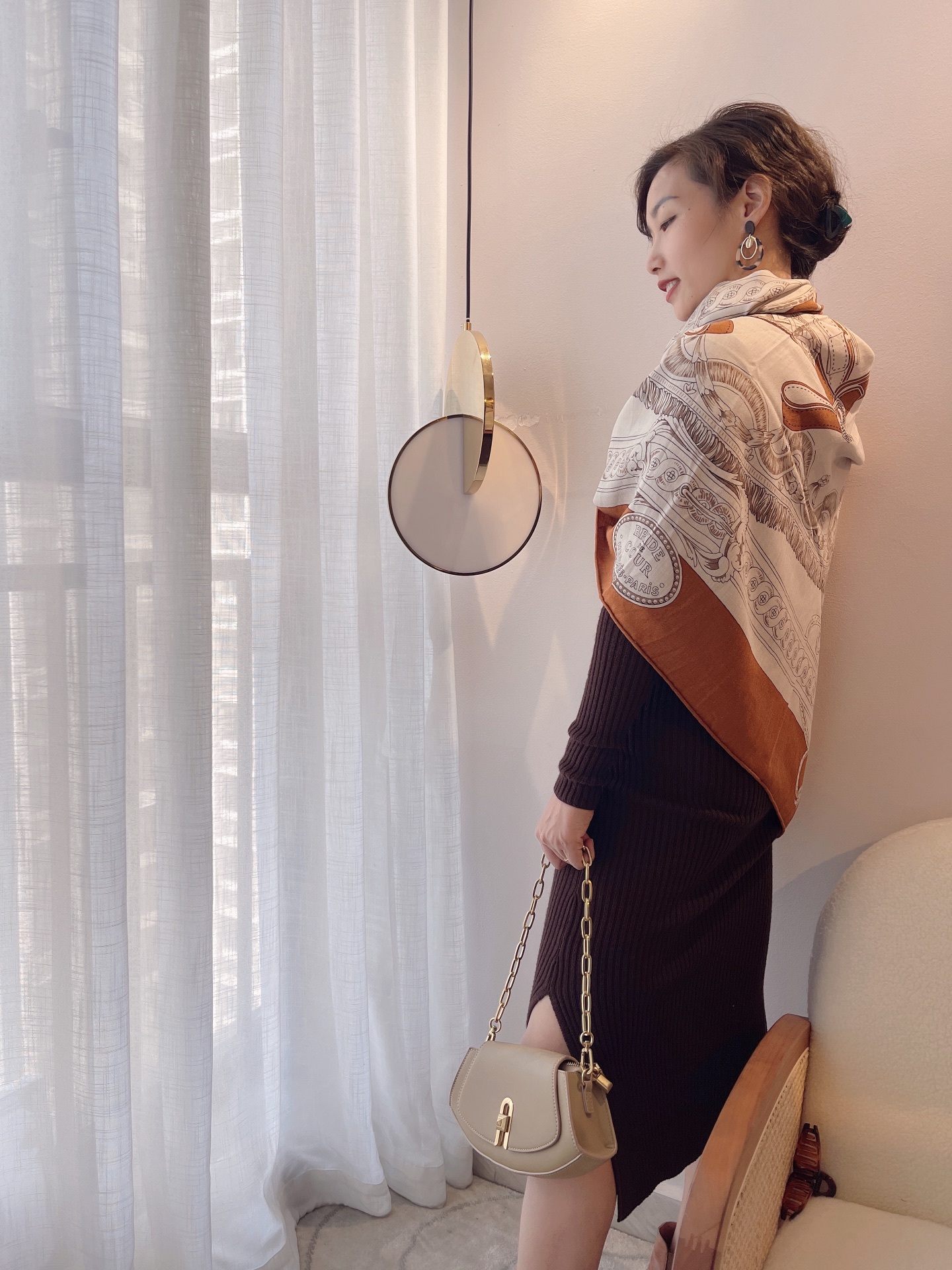 爱马仕的棕色绝对是很多品味人士秋冬最爱的颜色!很多人的Dream Colour!时尚腔调~可以很好的搭配