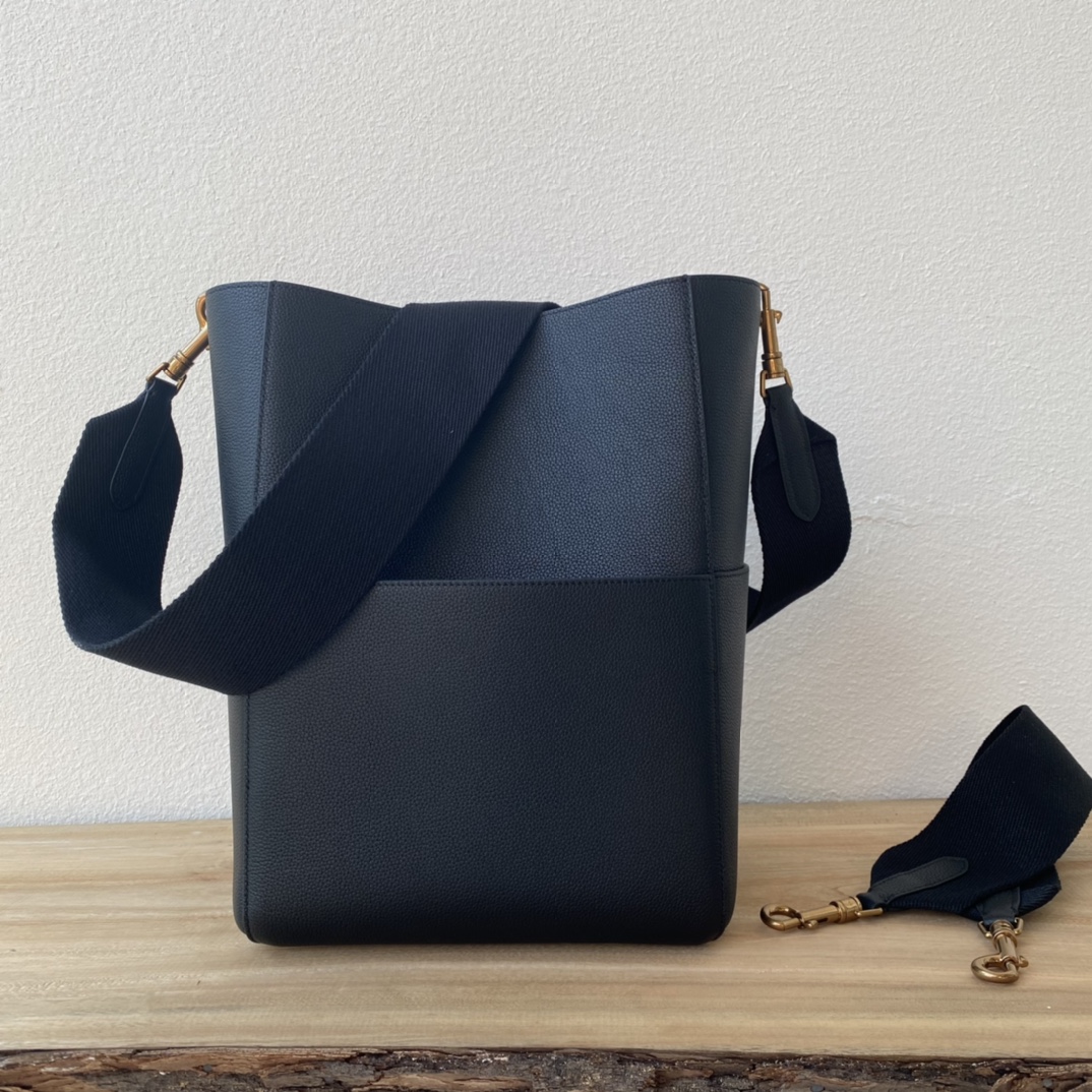 CELINE Sangle バケツバッグ - 収納力抜群のレトロデザイン
