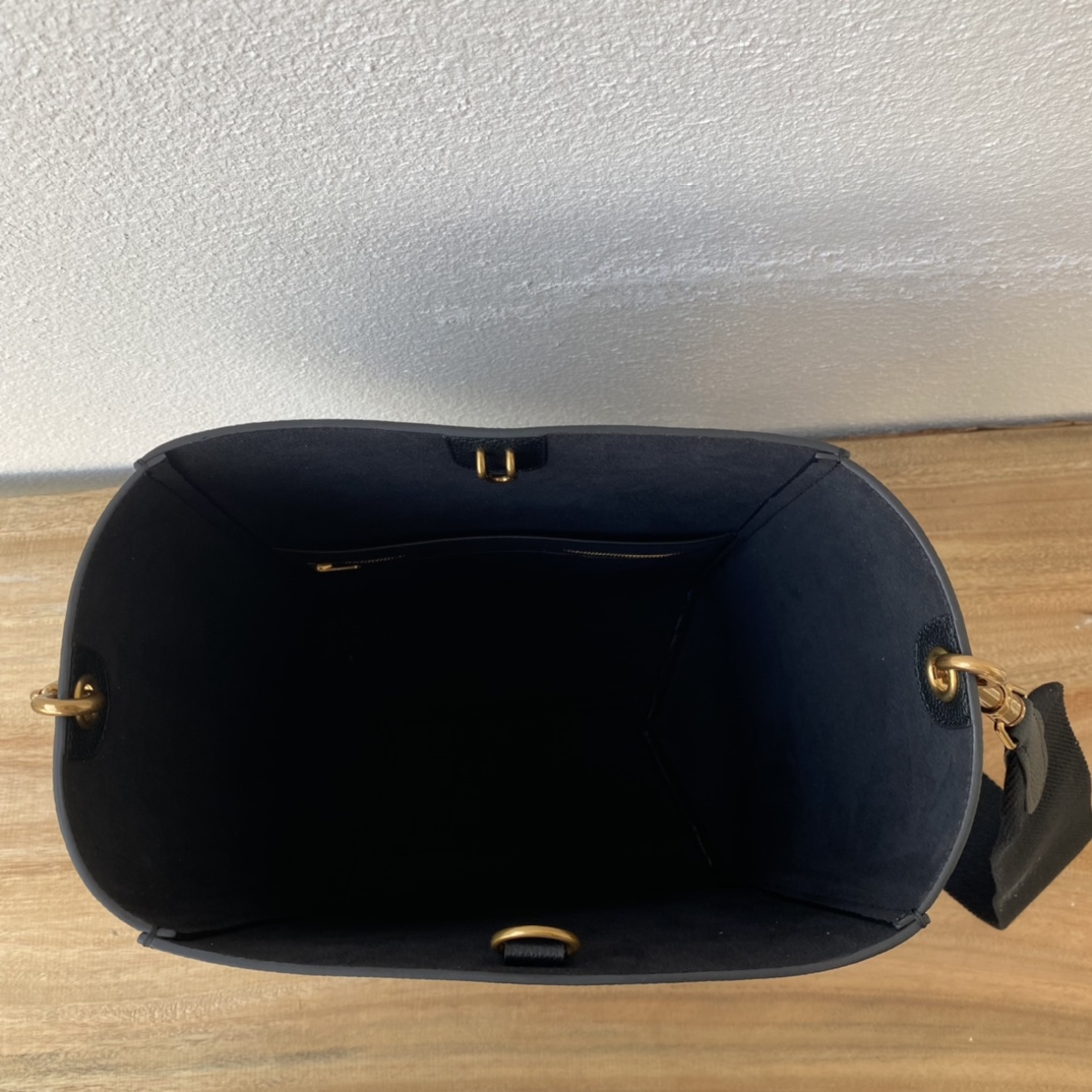 CELINE Sangle バケツバッグ - 収納力抜群のレトロデザイン