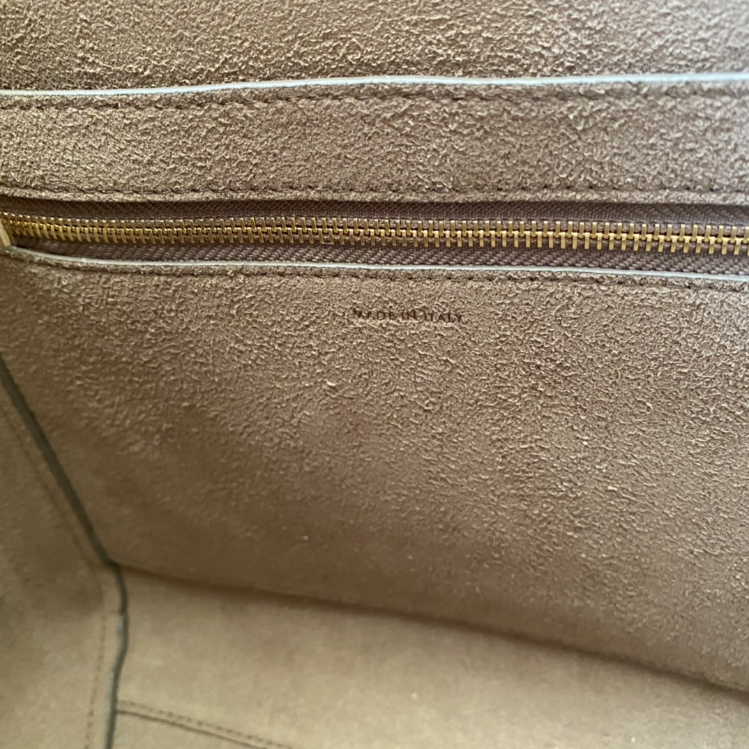 CELINE Sangle 桶包 - 幅広肩ベルトのレトロデザイン