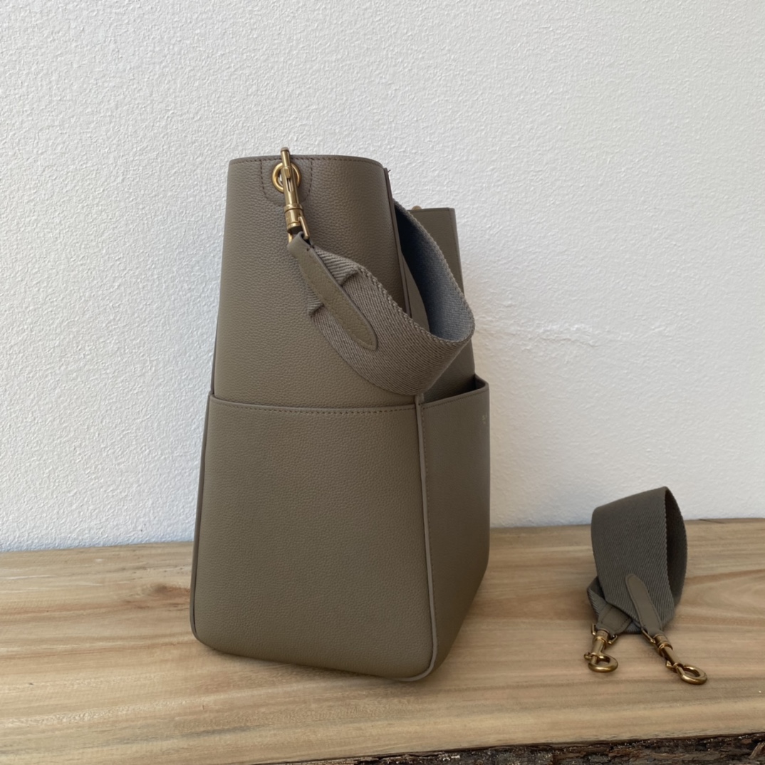 CELINE Sangle 桶包 - 幅広肩ベルトのレトロデザイン