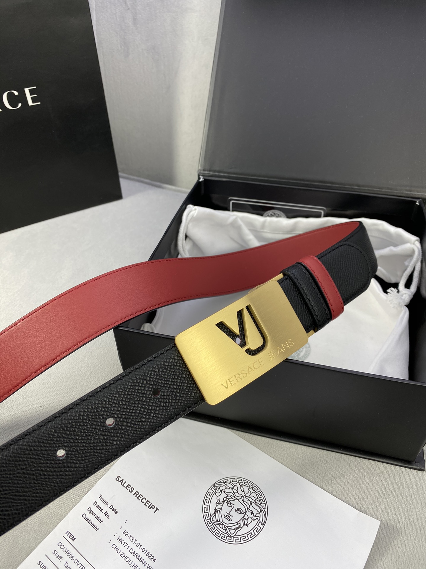 宽度3.5cmVERSACE（范思哲）此款柔软的手掌纹皮带饰有一个几何形状的希腊回纹别扣
