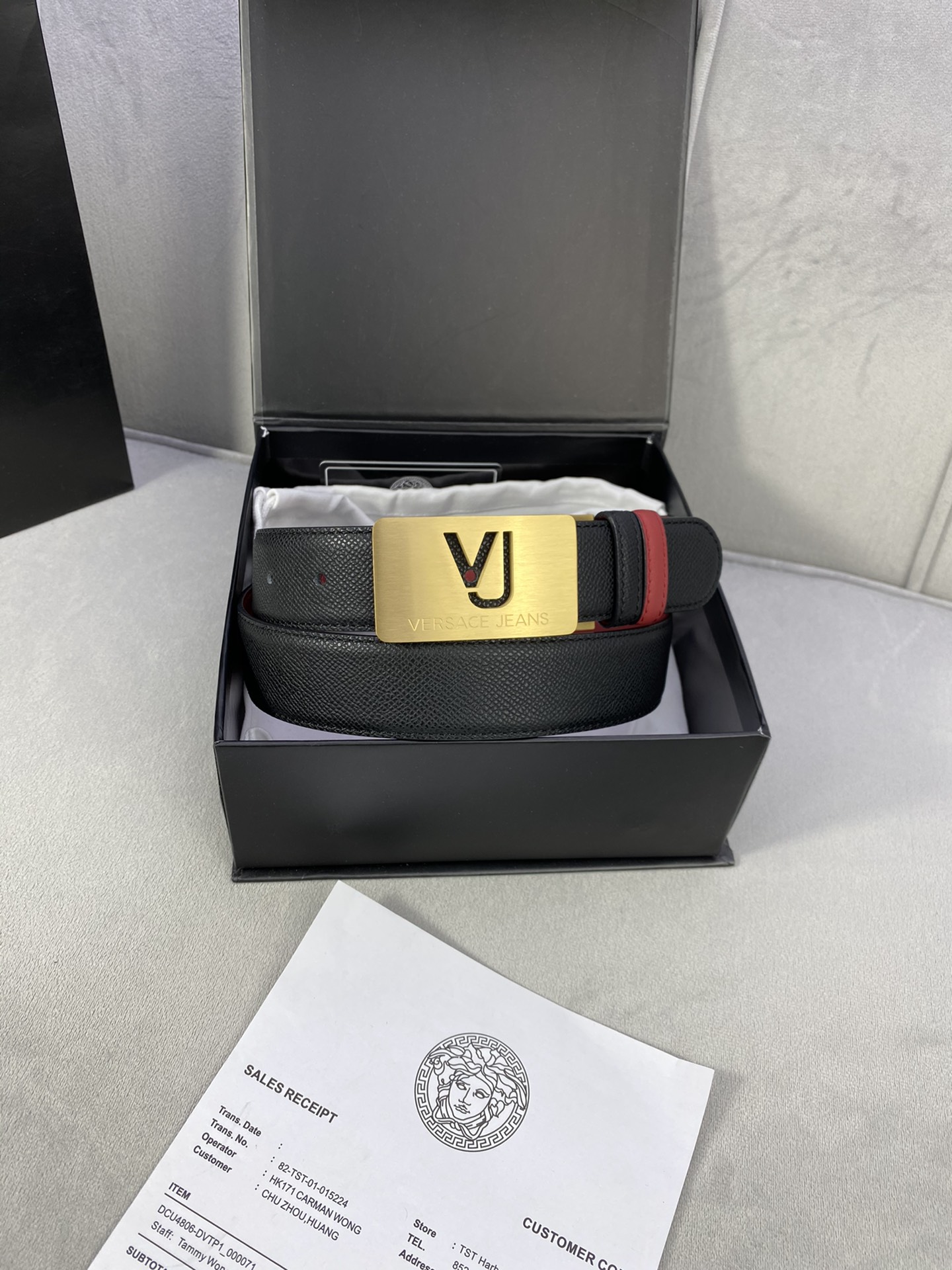 宽度3.5cmVERSACE（范思哲）此款柔软的手掌纹皮带饰有一个几何形状的希腊回纹别扣