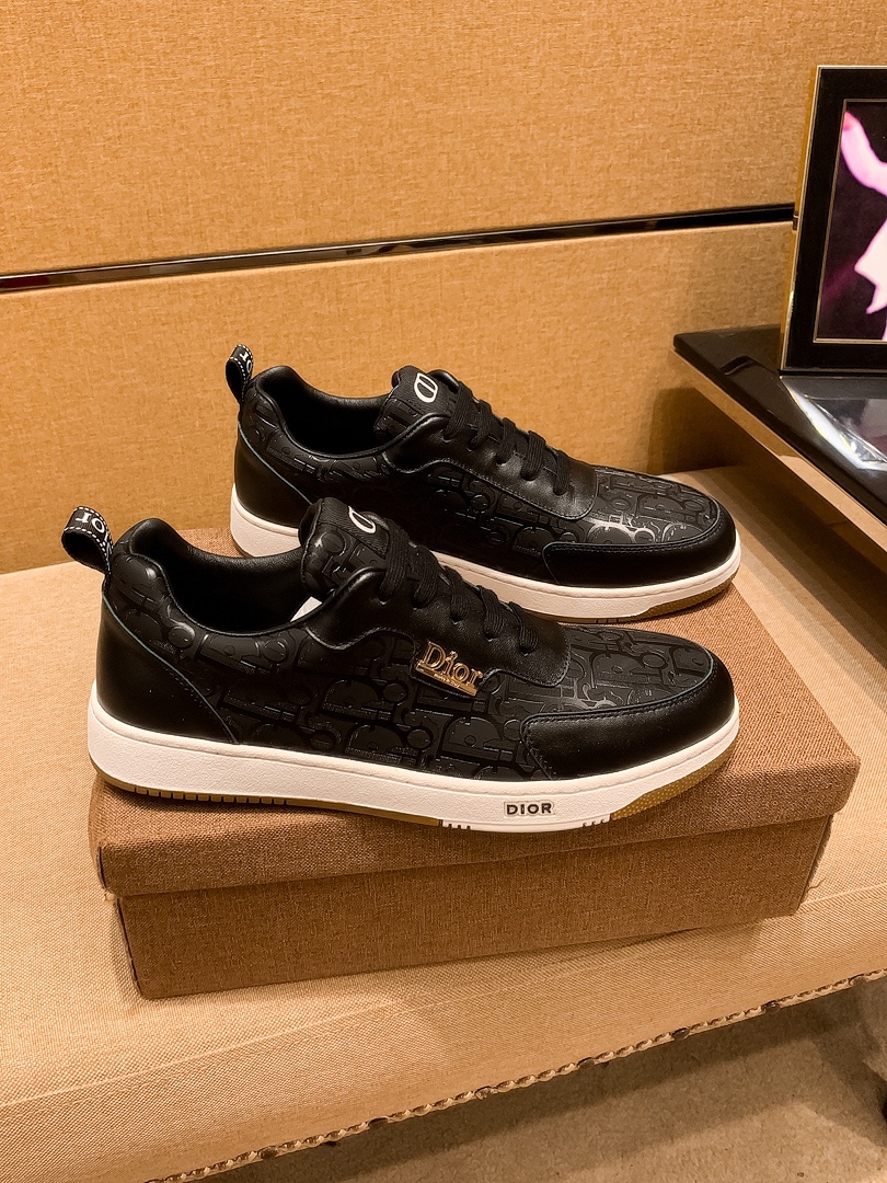 NO:272023,[Dio] High-end Men's Shoes Brand Official Website 11's latest masterpiece upper is made of imported Italian cowhide with comfortable and breathable inner original non-slip and wear-resistant outsole, making walking more convenient and comfortable!  Exclusive new style, amazing work, beautiful 11 ​​replica [color] compared to the official quality!  Create a fashionable personality to set off your uniqueness!  A must-have for trendy men! Classic size: 38-44 Color 2 colors available.,,dior,cowhide19860909【迪奥】男鞋高端品牌 官网11最新力作鞋面采用意大利进口头层牛皮搭配舒适透气内里原版防滑耐磨大底制作,让行走更加便捷舒适！独家新款,惊世之作,与官方的质量相比美的11复刻[色]！打造时尚个性衬托你的与众不同！潮男必备!经典尺码:38-44 颜色 2色可选.,,dior,cowhide,Men's shoes