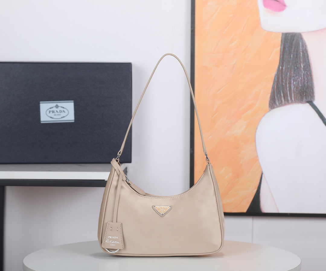 Prada 无链条新款Hobo包新款月亮形中古包 采用进口 降落伞布料 手挽十字纹牛皮