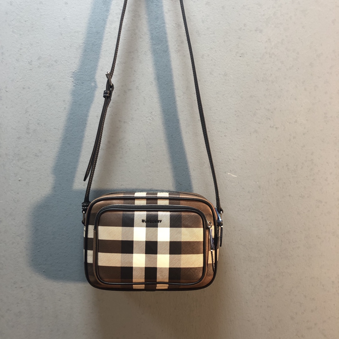 Burberry Excellent delivery Baby, please close your eyes and enter. Plaid color block plaid camera bag crossbody small square bag plaid with leat