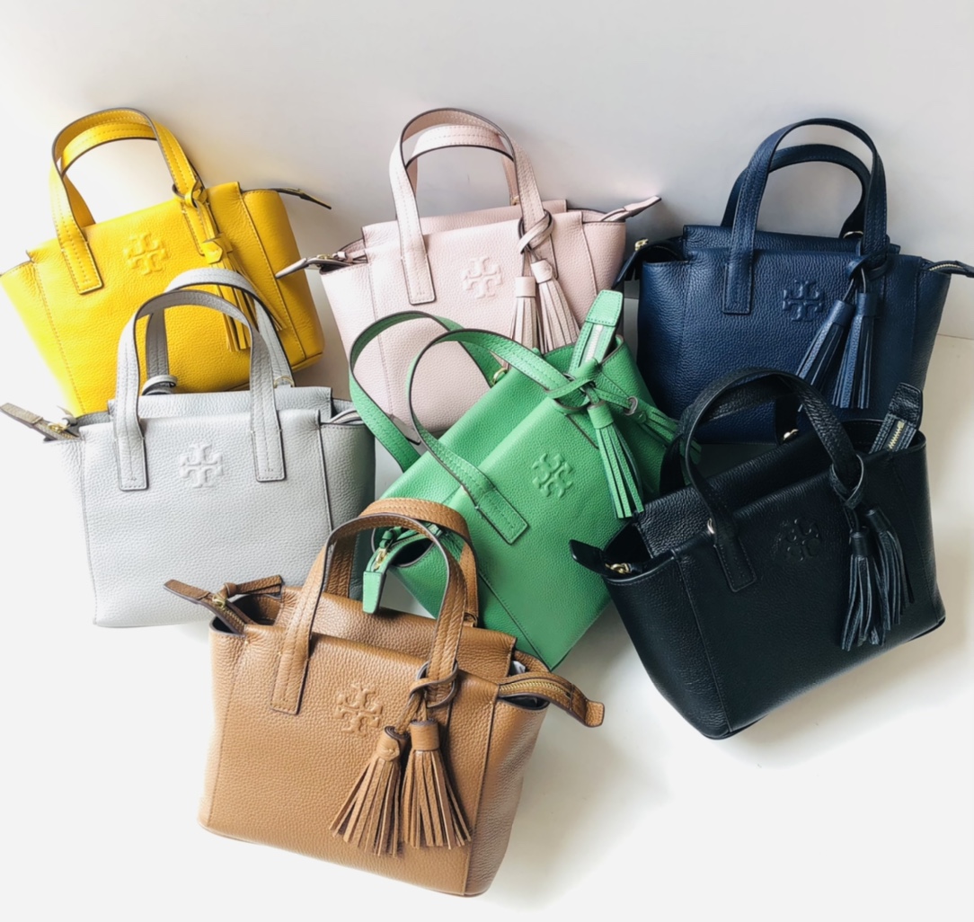 Tory Burch ～款号2021165 最新款 袋口有拉链的 大小非常适合集美们 配上流苏非常俏皮可爱