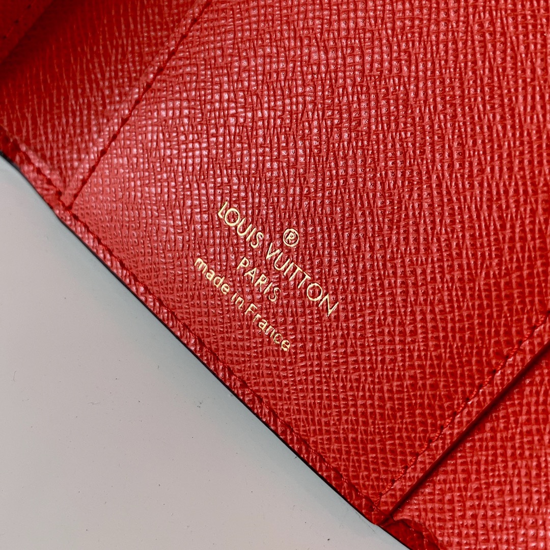 芯片版M41938大红！此款钱夹采用柔软的Monogram帆布制成！衬以颜色鲜艳的內衬！气质极为优雅！轻