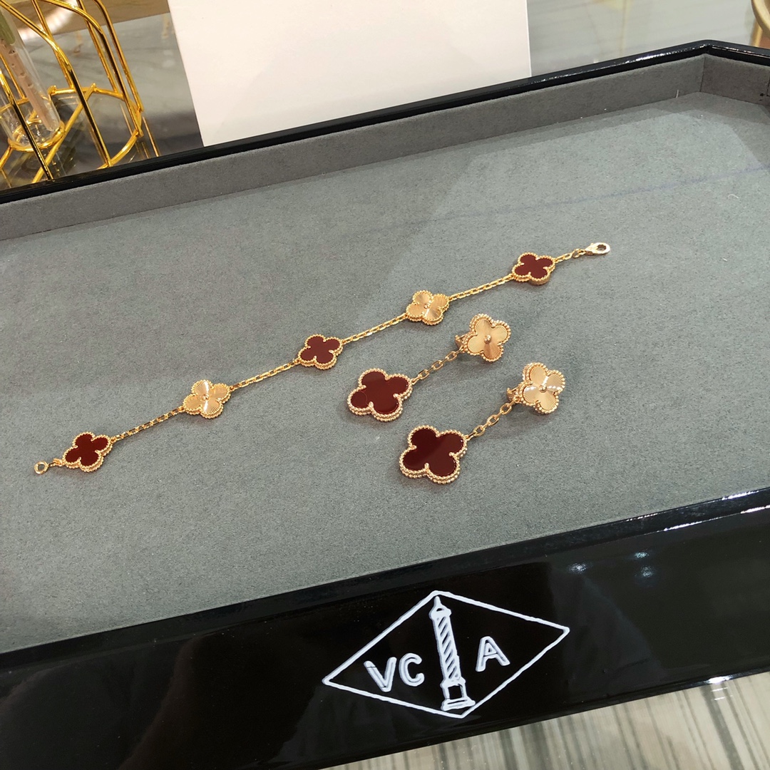 Van Cleef & Arpels 5-Motif Bracelet and Stud Earrings Set - Comprehensive