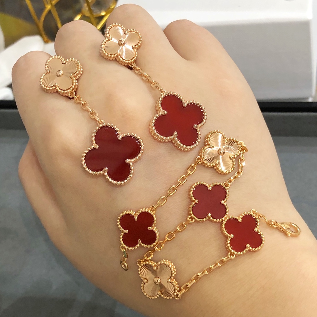 Van Cleef & Arpels 5-Motif Bracelet and Stud Earrings Set - Comprehensive 9