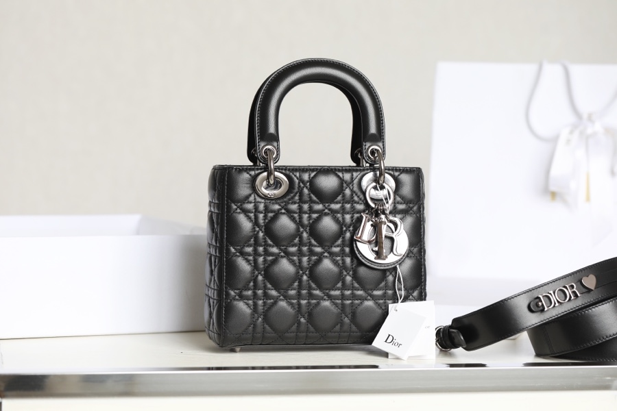 AAA Class Replica
 Dior Bags Handbags Designer Fake
 Black Sheepskin Lady