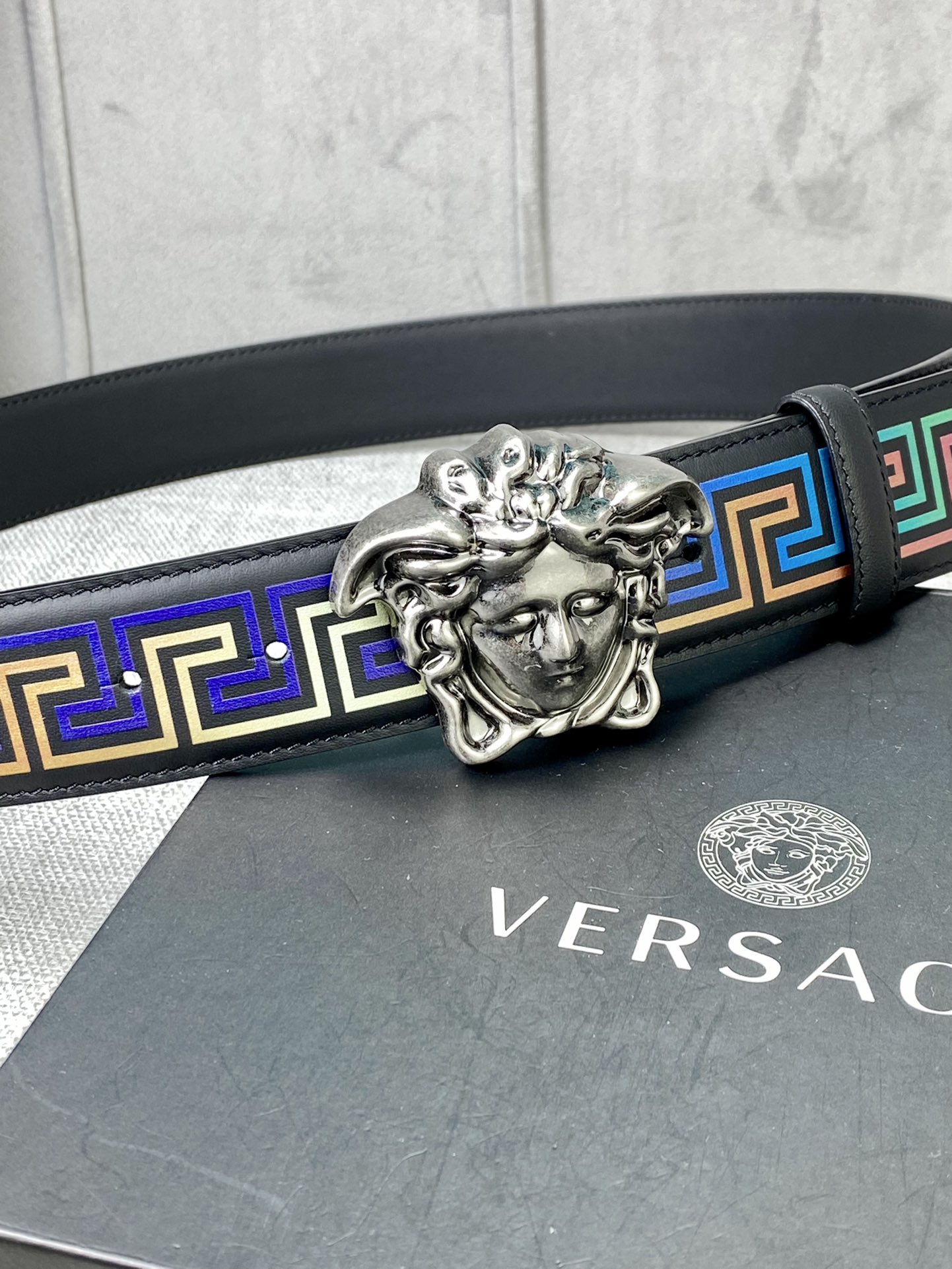 宽度4.0cm VERSACE(范思哲)此款软皮腰带饰有个性3D美杜莎腰带扣-Chinese wholesaler seller Clothes Bags handbags wholesale Shoes High Quatity wholesaler seller Cheap Sneakers from China Factory Chinese suppliers china wholesale clothing wholesaler seller 宽度4.0cm VERSACE(范思哲)此款软皮腰带饰有个性3D美杜莎腰带扣