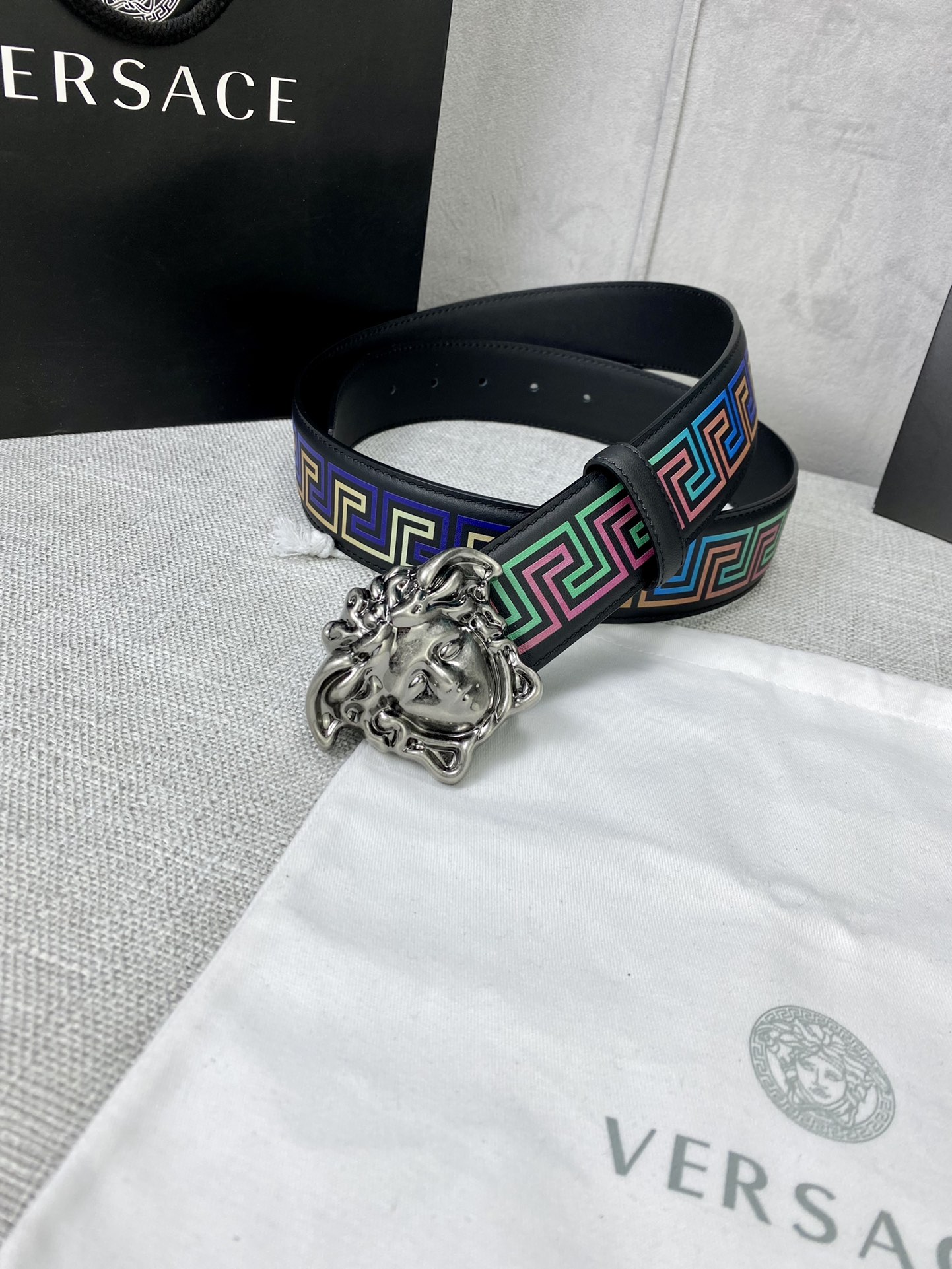 宽度4.0cm VERSACE(范思哲)此款软皮腰带饰有个性3D美杜莎腰带扣-Chinese wholesaler seller Clothes Bags handbags wholesale Shoes High Quatity wholesaler seller Cheap Sneakers from China Factory Chinese suppliers china wholesale clothing wholesaler seller 宽度4.0cm VERSACE(范思哲)此款软皮腰带饰有个性3D美杜莎腰带扣