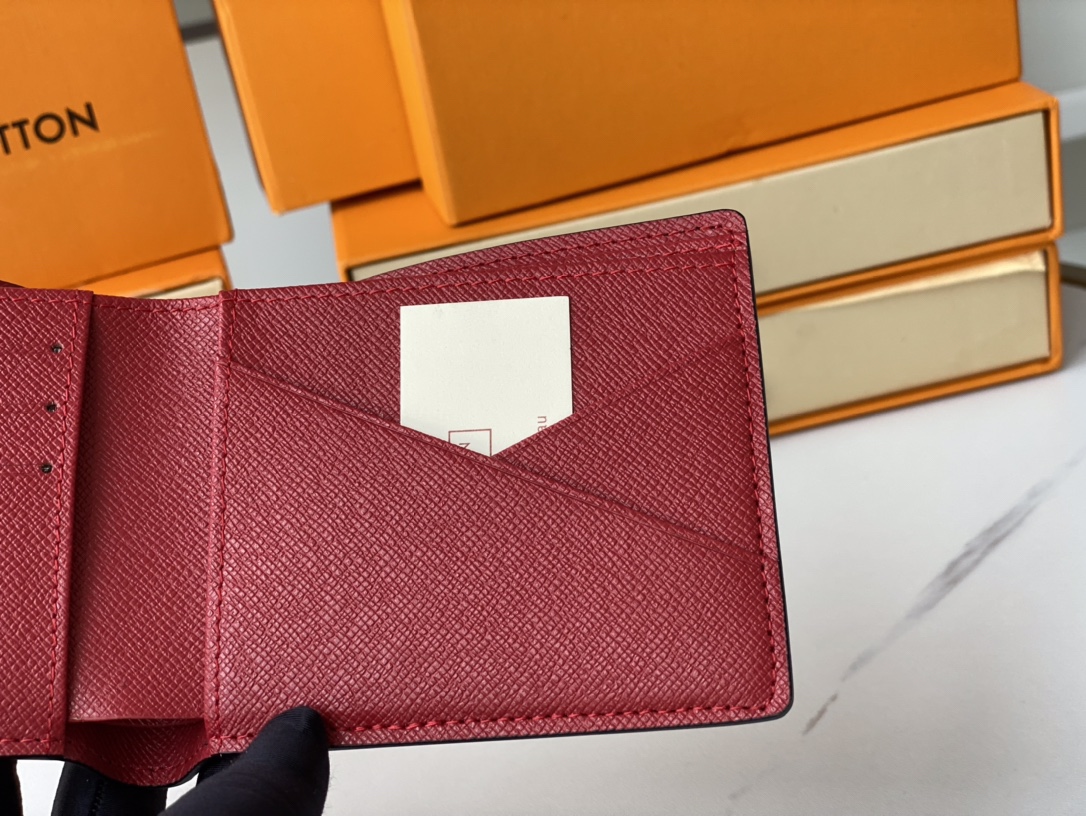 Bifold Wallet - Stitching detail