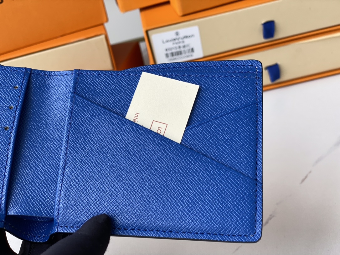 Bifold Wallet - Stitching detail