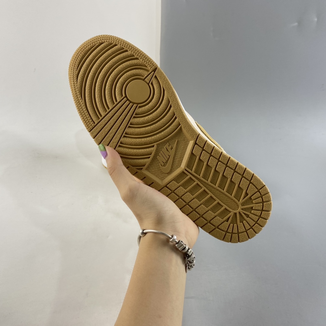 P240   Air Jordan 1 Low AJ1低帮时尚休闲板鞋 DH7820-700