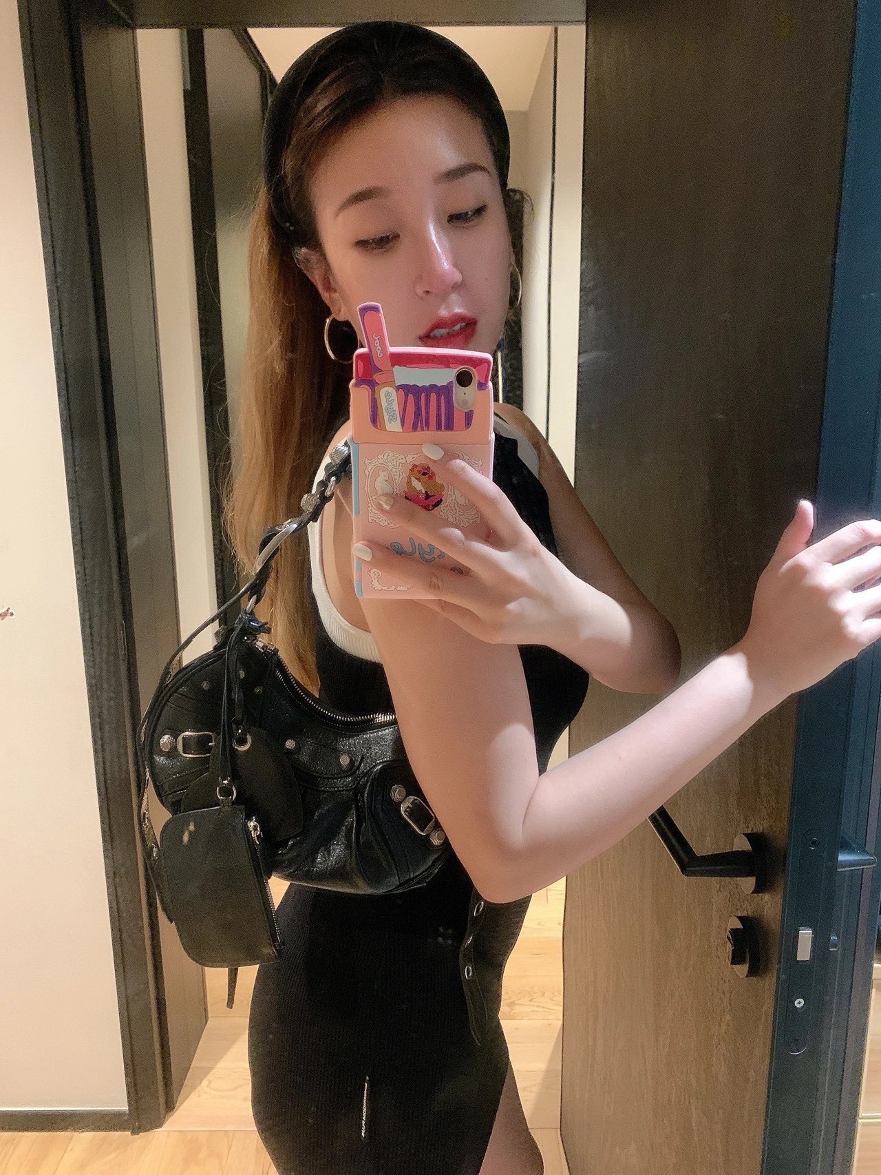 Balenciaga Le Cagole 26CM 抓皱牛皮月牙包 671309黑色