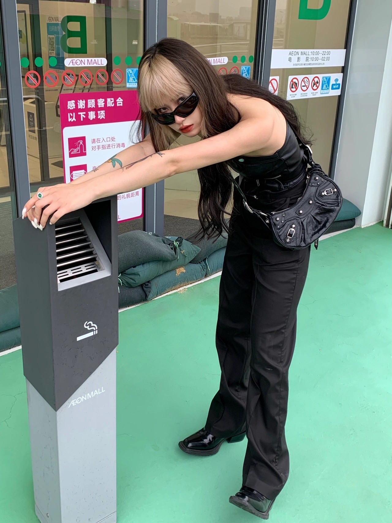 Balenciaga Le Cagole 26CM 抓皱牛皮月牙包 671309黑色