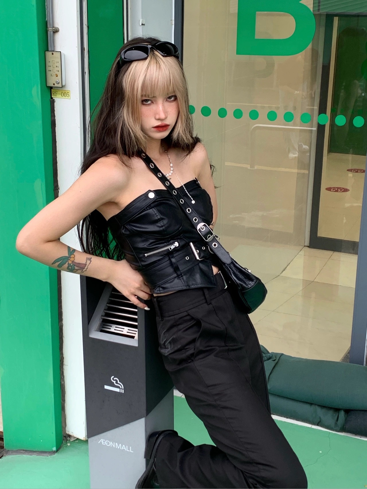 Balenciaga Le Cagole 26CM 抓皱牛皮月牙包 671309黑色