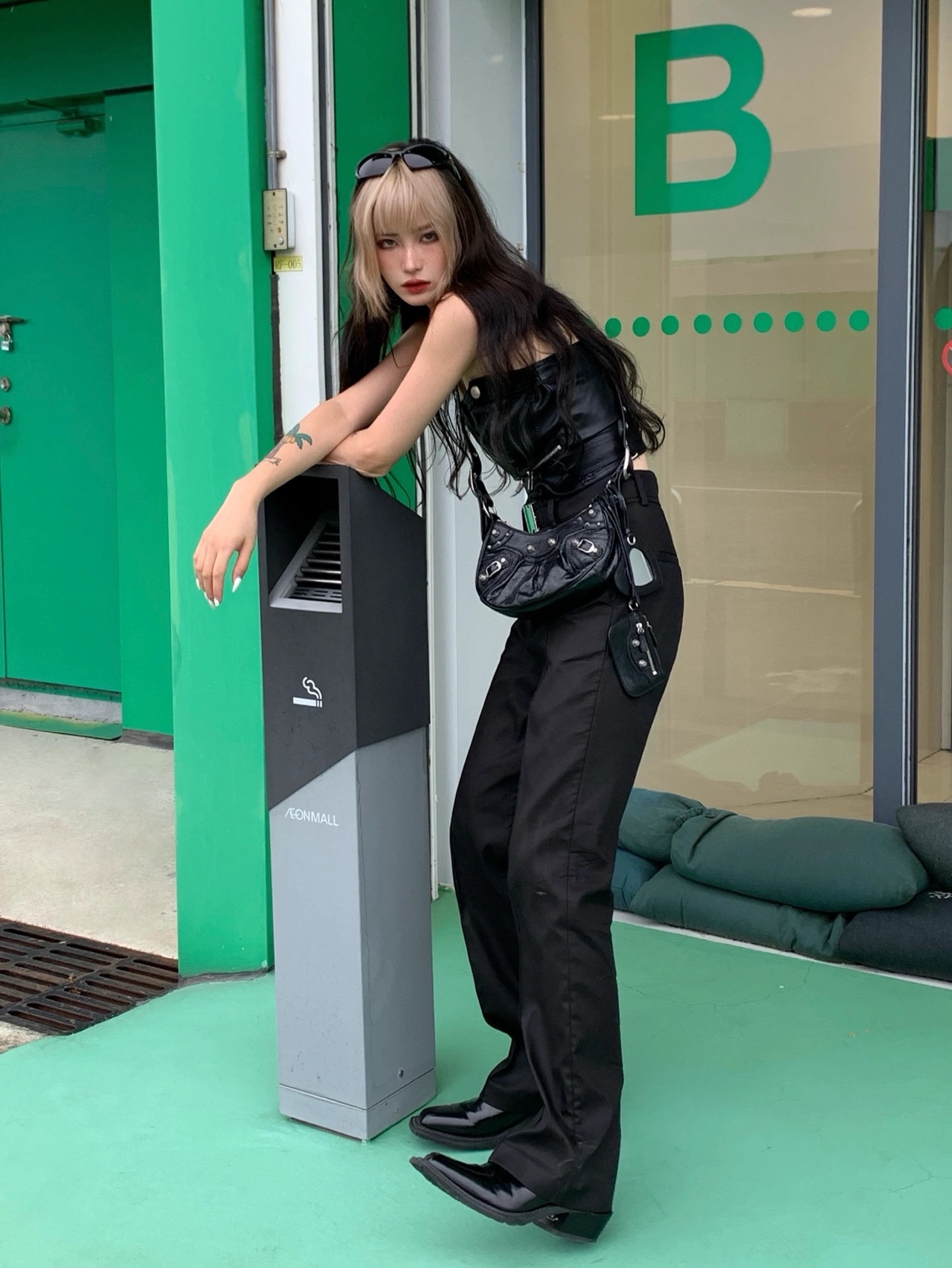 Balenciaga Le Cagole 26CM 抓皱牛皮月牙包 671309黑色