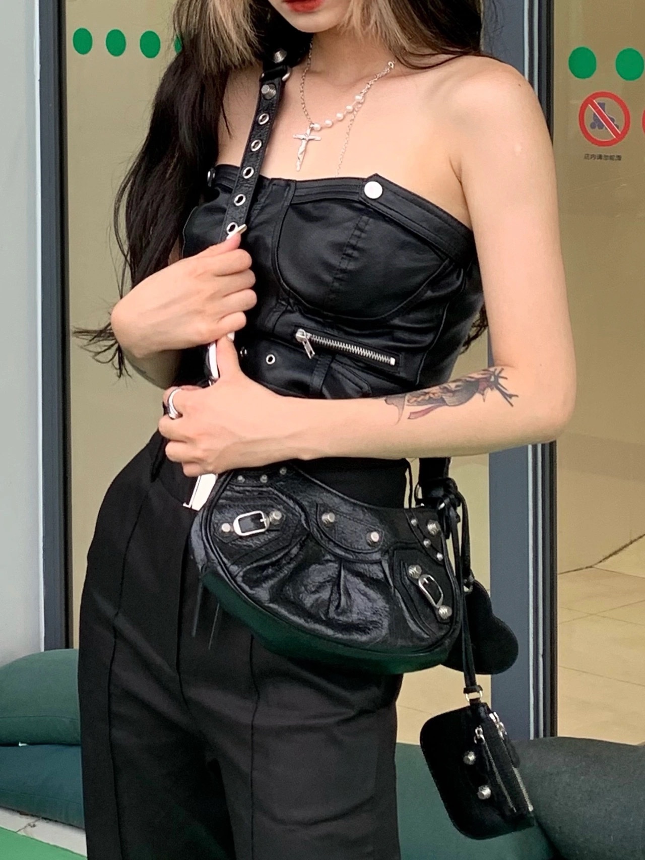 Balenciaga Le Cagole 26CM 抓皱牛皮月牙包 671309黑色