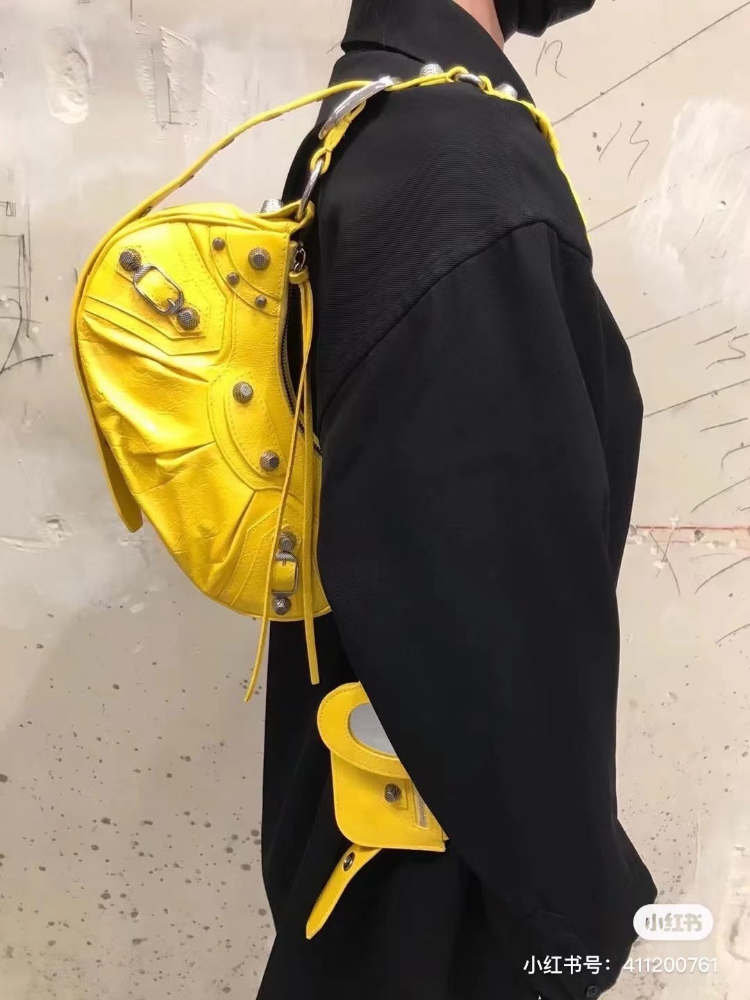 Balenciaga Le Cagole 26CM 抓皱牛皮月牙包 671309亮黄色