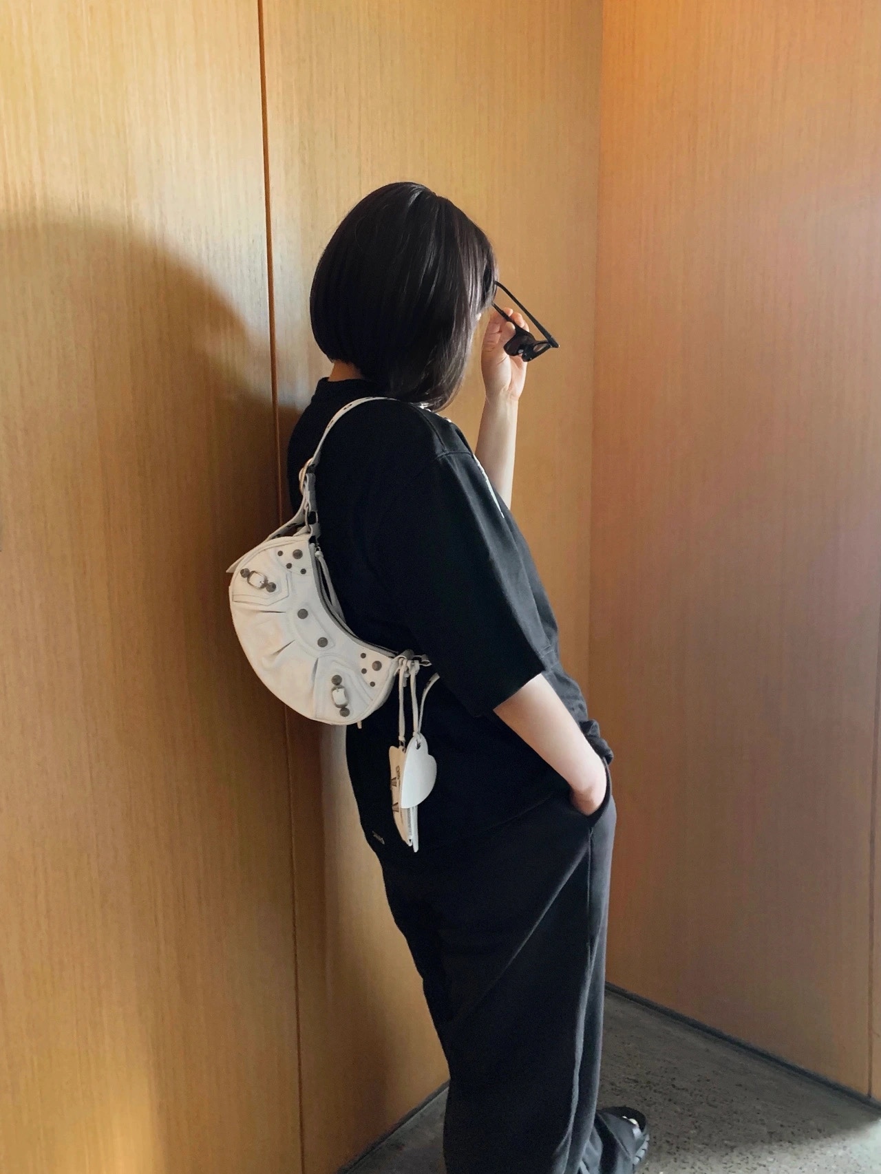 Balenciaga Le Cagole 26CM 抓皱牛皮月牙包 671309奶白色