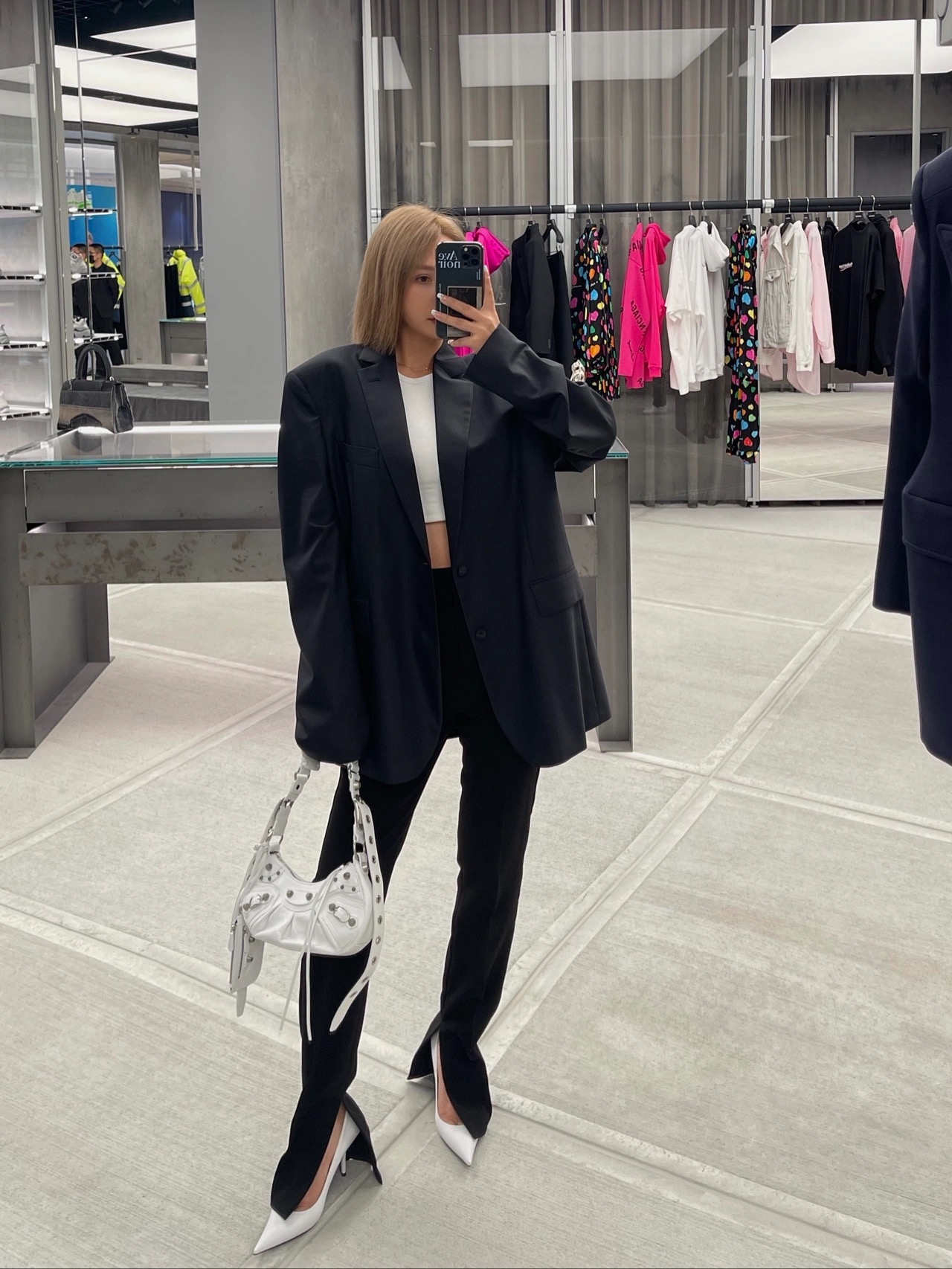 Balenciaga Le Cagole 26CM 抓皱牛皮月牙包 671309奶白色