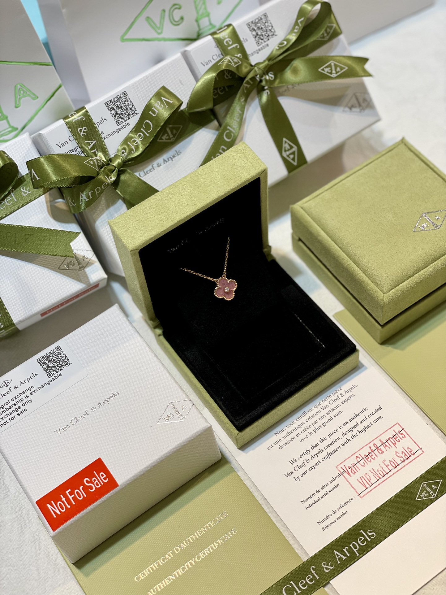 Van Cleef & Arpels 𝐕𝐜𝐚积分兑换会员礼