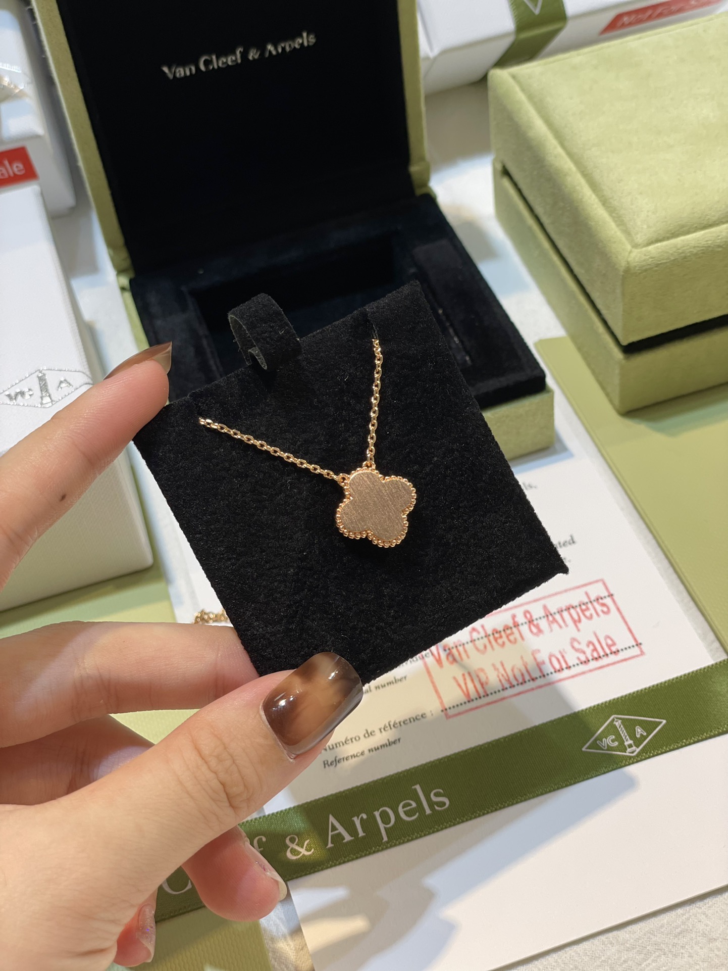 Van Cleef & Arpels 𝐕𝐜𝐚积分兑换会员礼