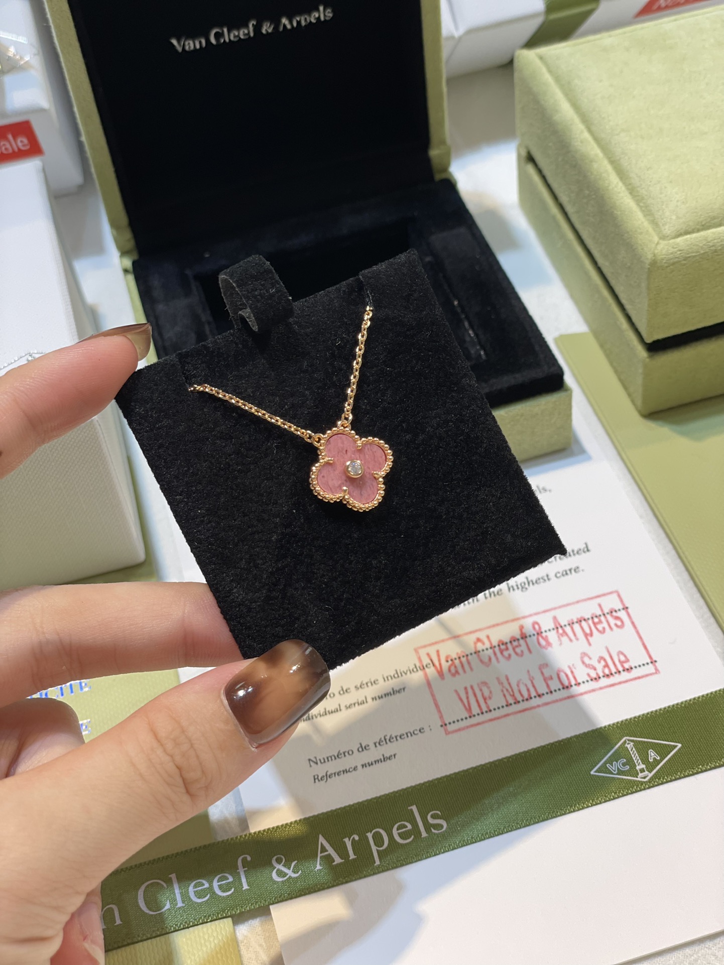 Van Cleef & Arpels 𝐕𝐜𝐚积分兑换会员礼