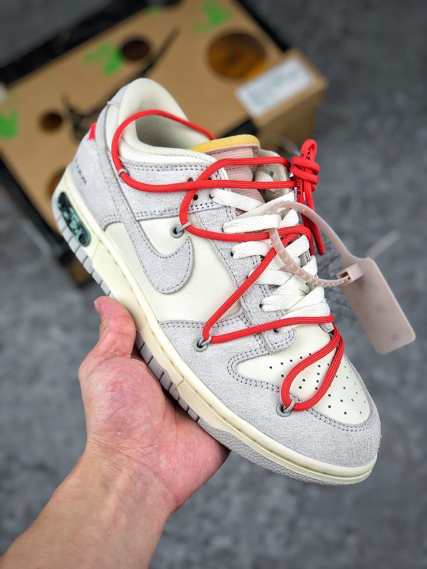 本地自取 终端放货
Off-White x NK SB Dunk Low
