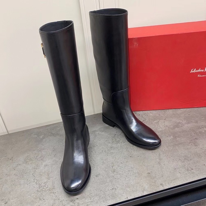 Salvatore Ferragamo Gancini Boots: Design, Materials, and Price Summary - 图片 3