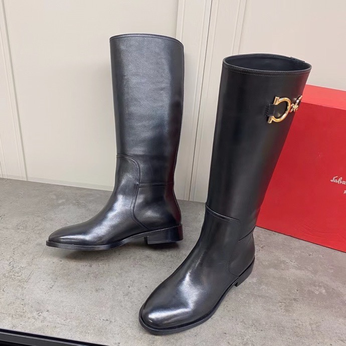 Salvatore Ferragamo Gancini Boots: Design, Materials, and Price Summary - 图片 5